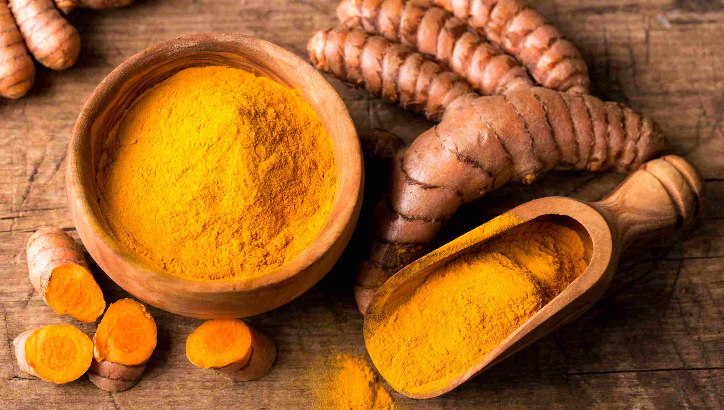 Curcuma et curcumine : comment ce duo de choc protège votre corps naturellement ?