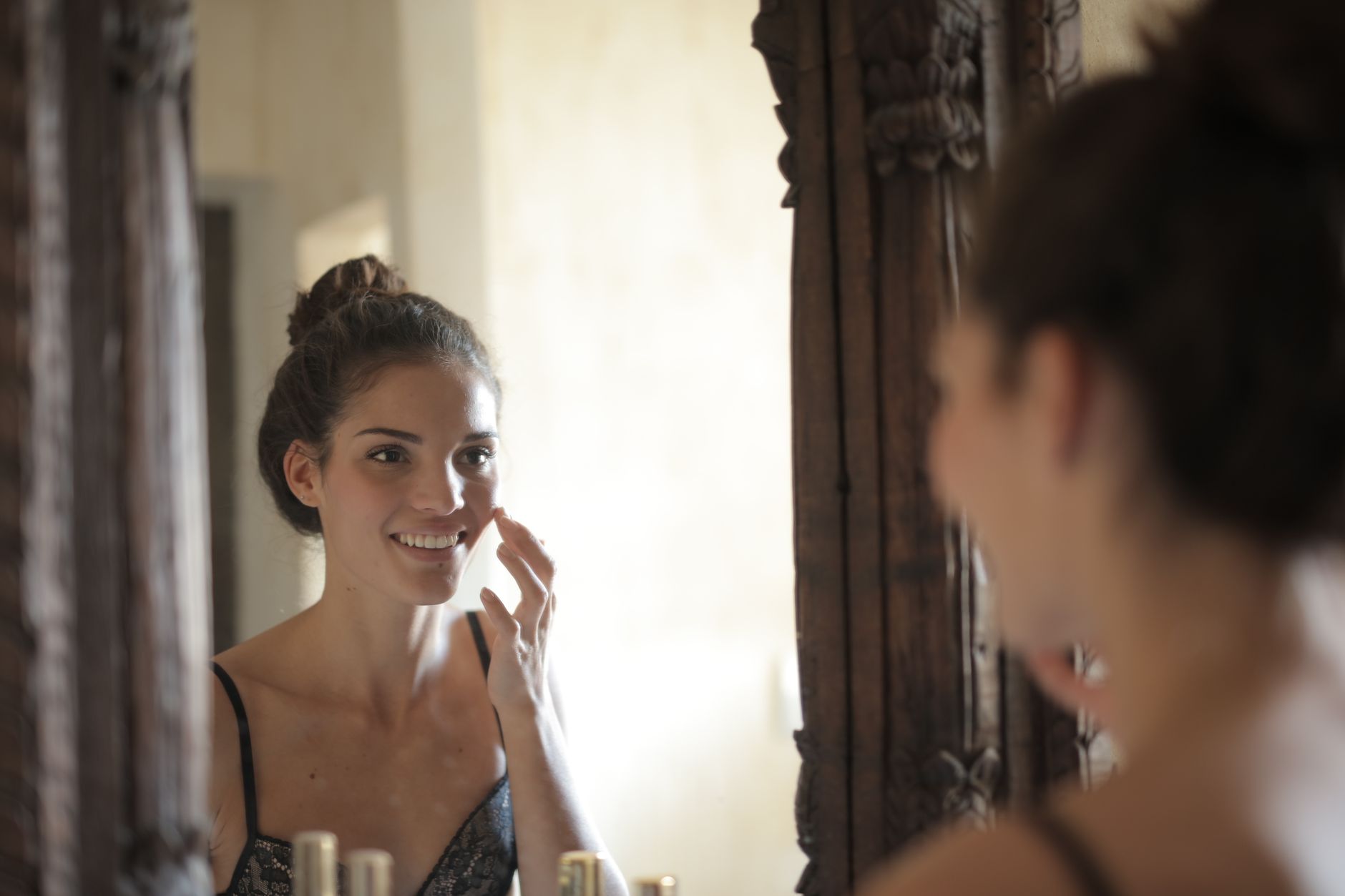 Carence en collagène chez la femme : symptômes, causes et solutions douces