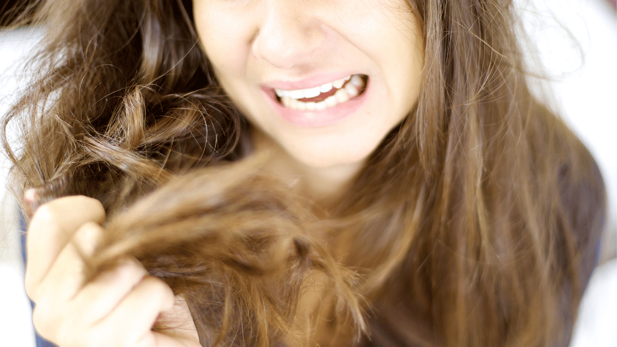 Que faire quand on a les cheveux très très secs comme de la paille?