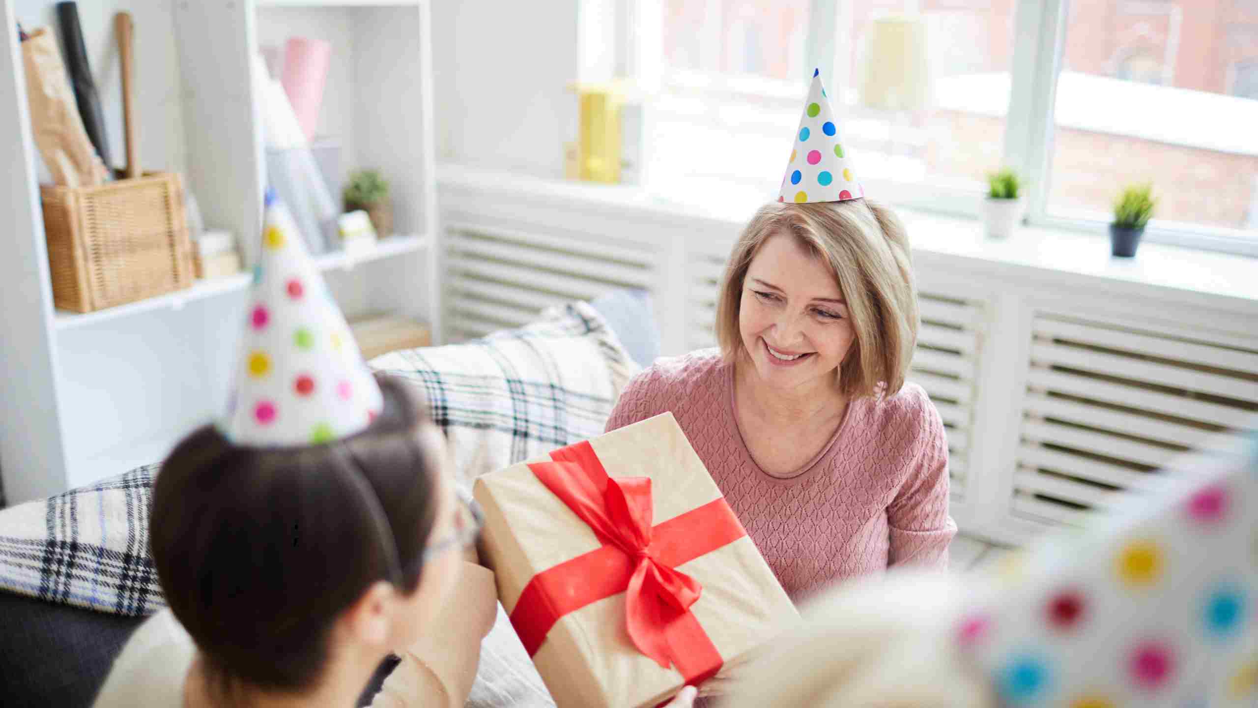 Idées cadeaux pour femme : les meilleures inspirations d’anniversaire