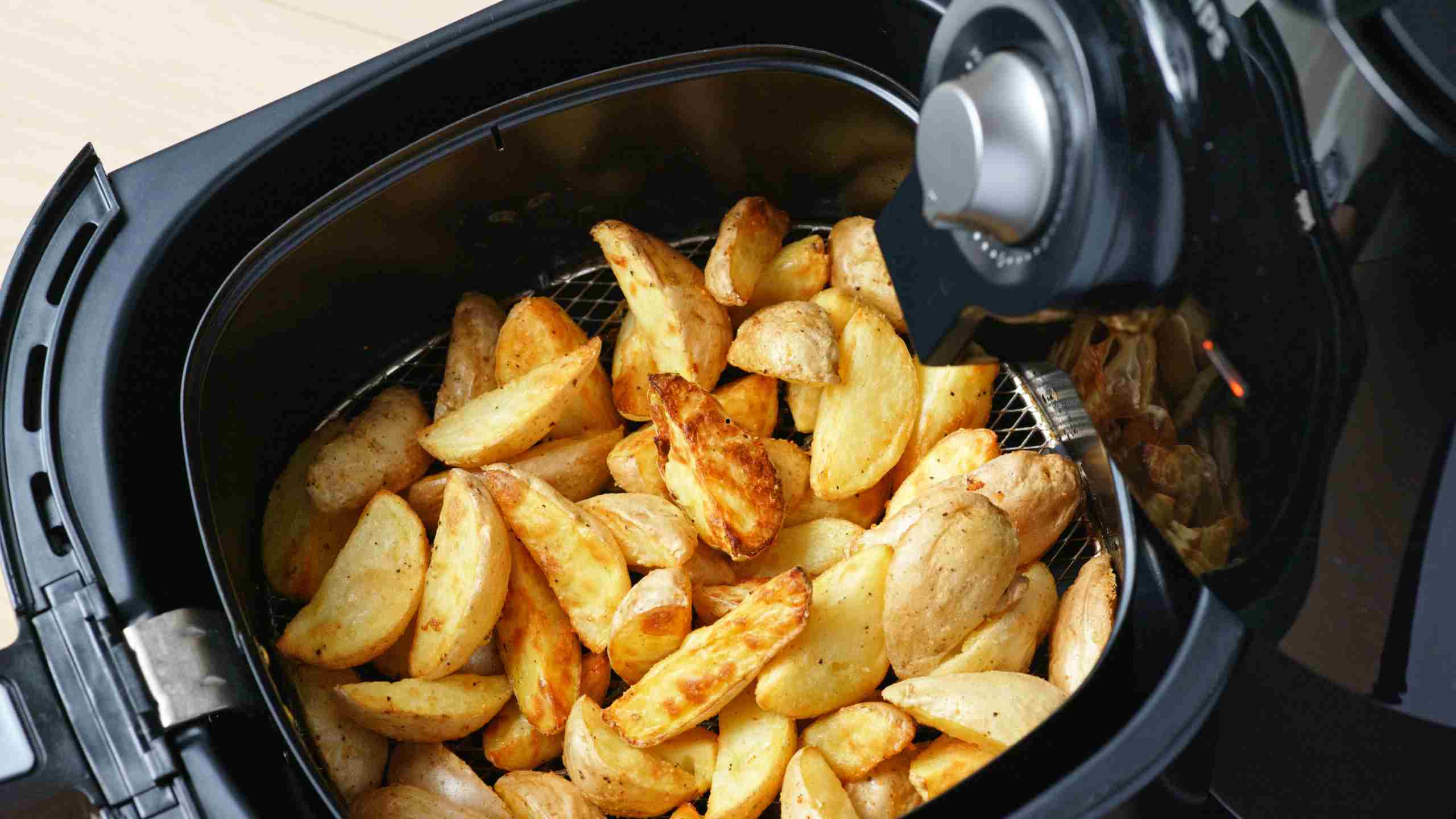 Pommes de terre en air fryer : croquantes et dorées à souhait