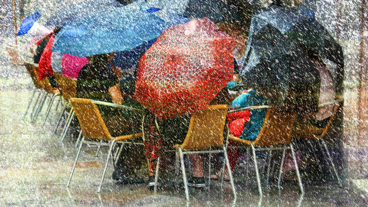 Que signifie rêver de forte pluie ? Interprétations et symbolique