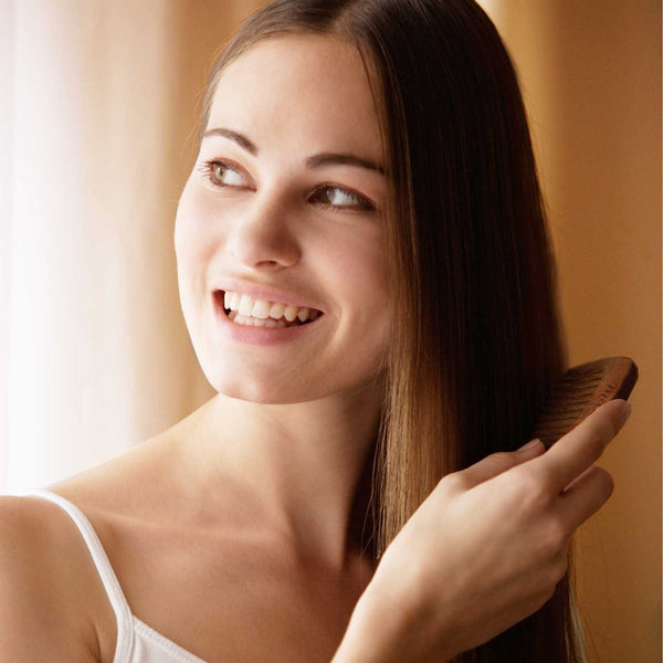 Comment utiliser votre peigne à dents larges pour les cheveux bouclés  Définition