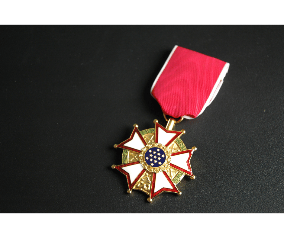 Quel cadeau offrir pour une remise de légion d'honneur?