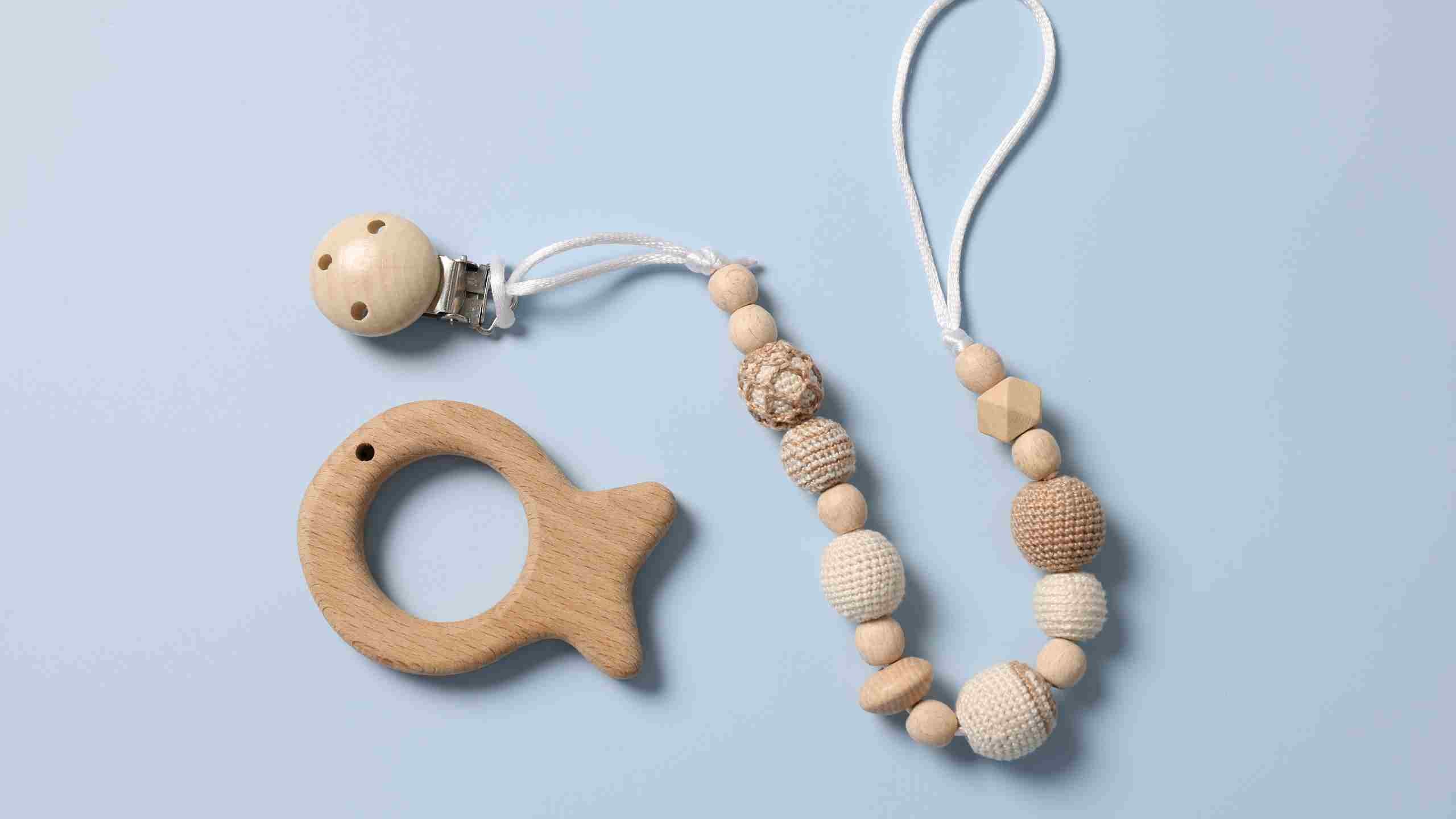 Attache tétine : sécurité, normes, prix, avis (2025)