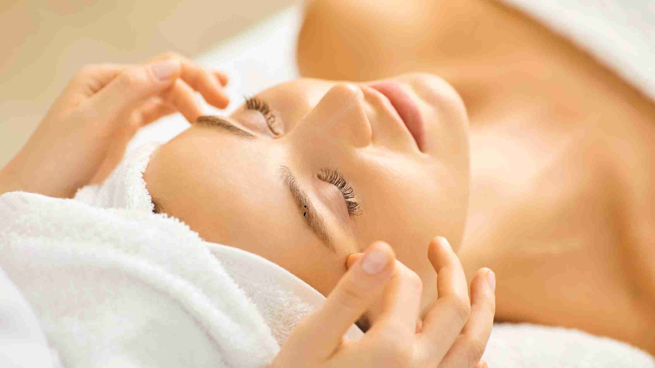 Bon cadeau institut de beauté : l’idée parfaite pour les fêtes
