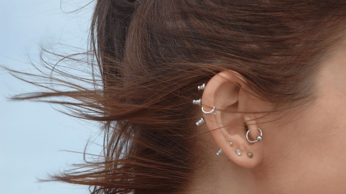 Tout savoir sur le faux piercing oreille