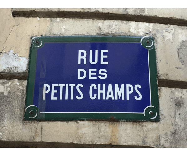 Partez à la découverte des plus belles plaques de rue de Paris!