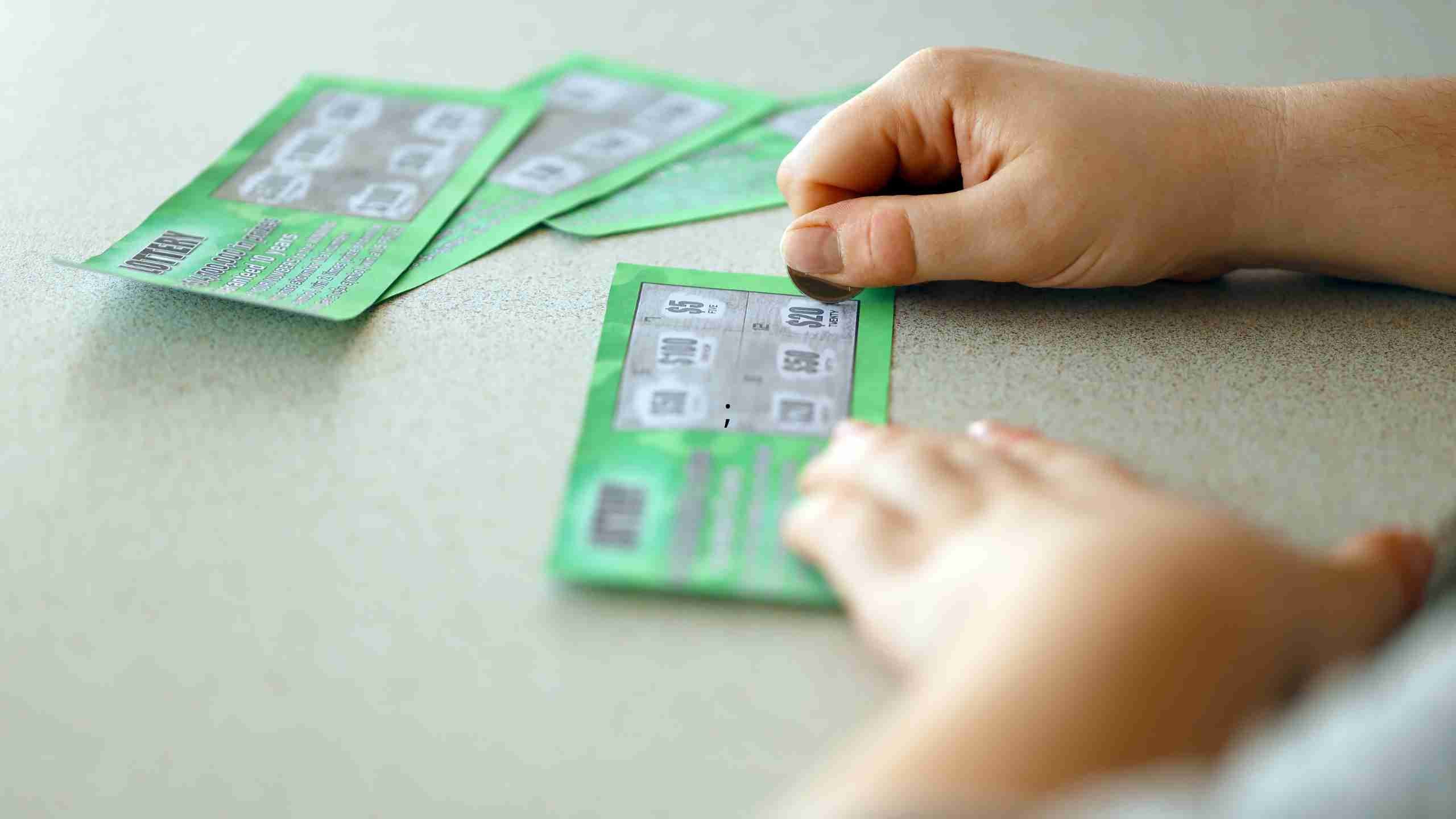 Rêve de gagner de l'argent au jeu à gratter