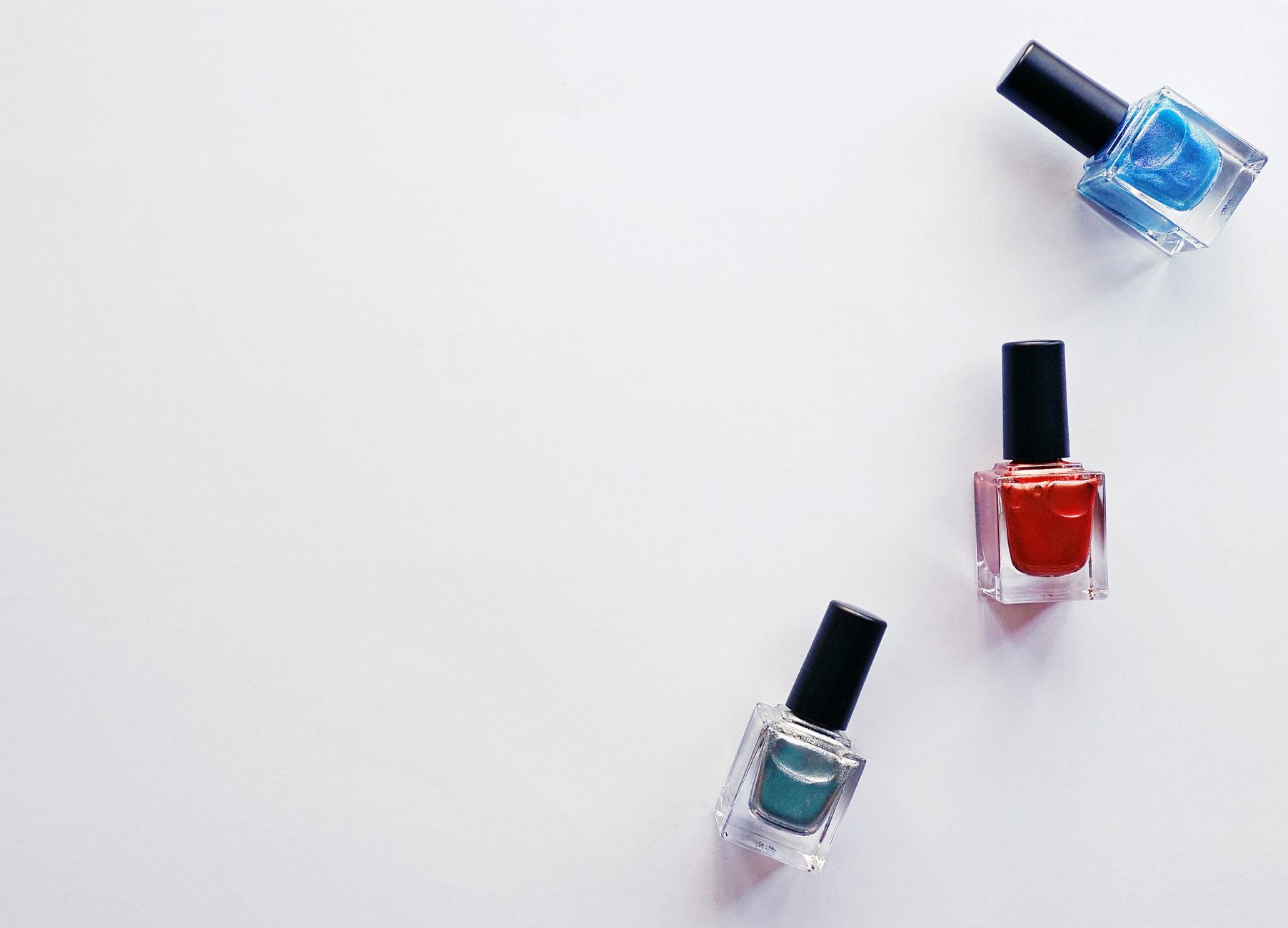 Le vernis halal existe-t-il ? Composition, perméabilité et certification à vérifier